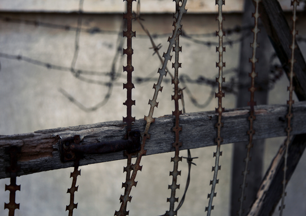 Khmer-Rouge-Barbed-Wire2-Indira-Cesarine.jpg