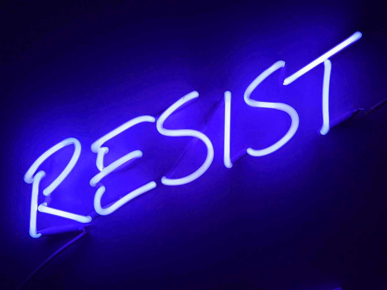 Indira-Cesarine-22RESIST-Blue22-2018-Neon-Sculpture-01x.jpg