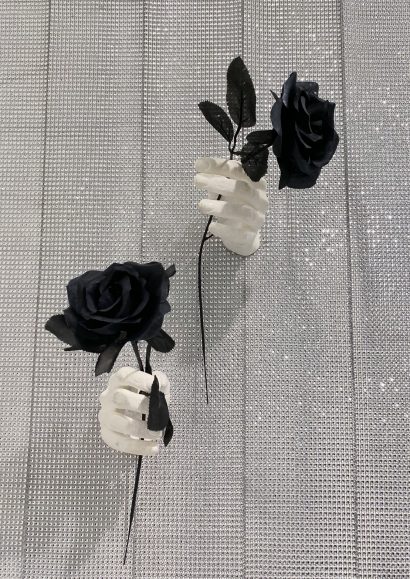 Indira-Cesarine-The-Labyrinth-Les-Mains-Blanches-Hand-Sculptures-in-Resin-with-black-Flowers.jpeg
